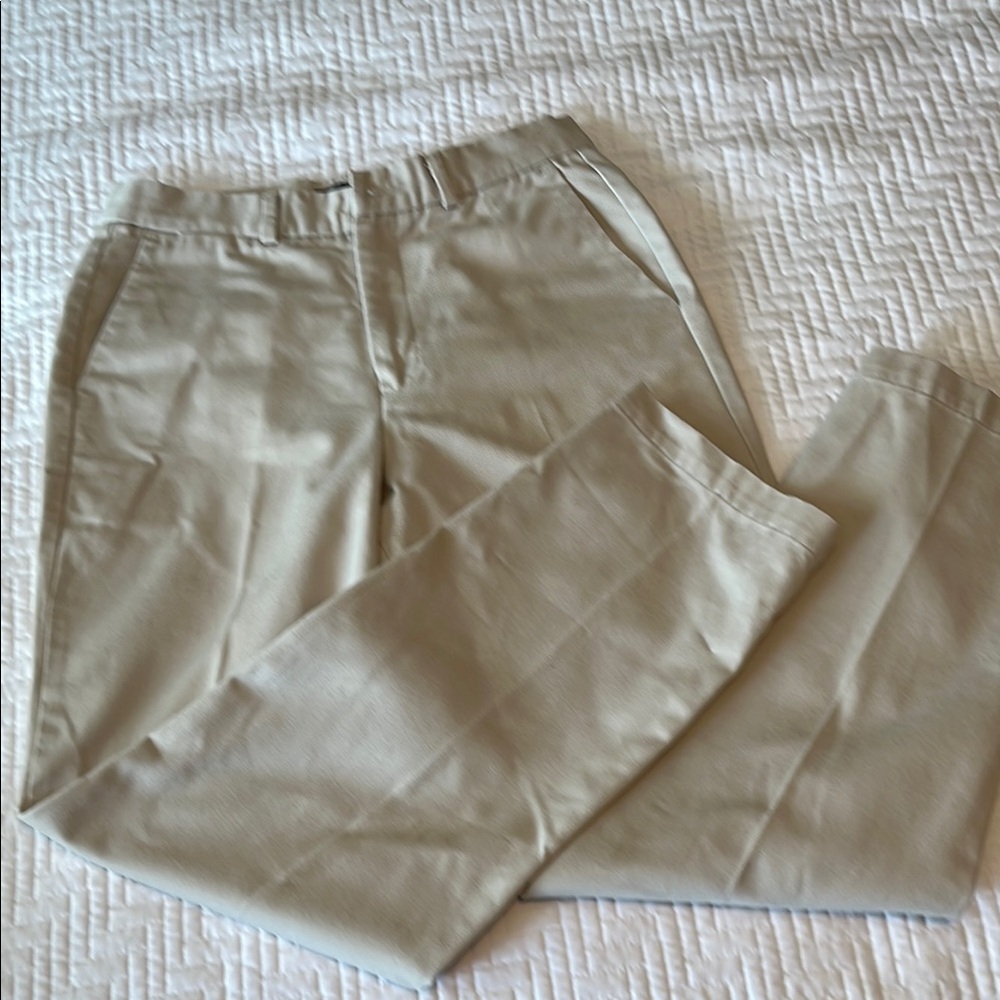 Dockers Tan Chinos Relaxed Fit, Size 6 Medium.